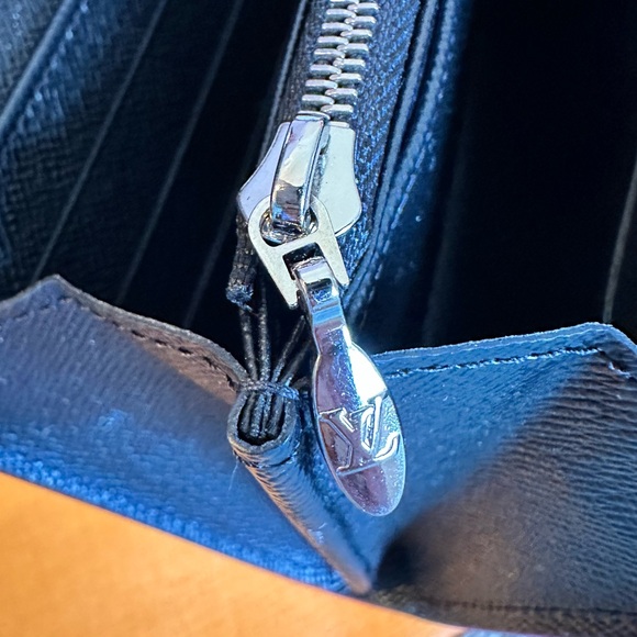 100% Authentic Louis Vuitton Special Edition Epi Leather Wallet - Picture 10 of 12